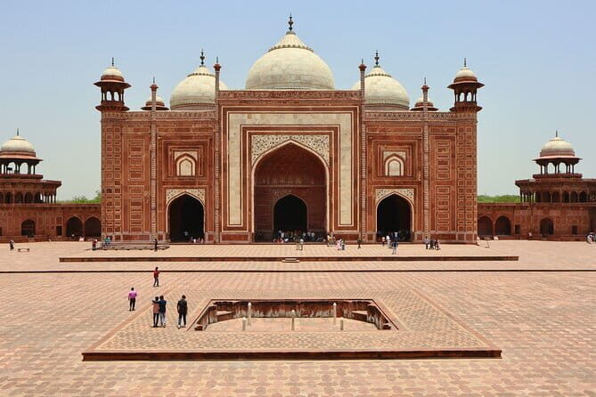 Jaipur to Agra Day Trip with Fatehpur Sikri and Abhaneri Stops - Considerations and Tips