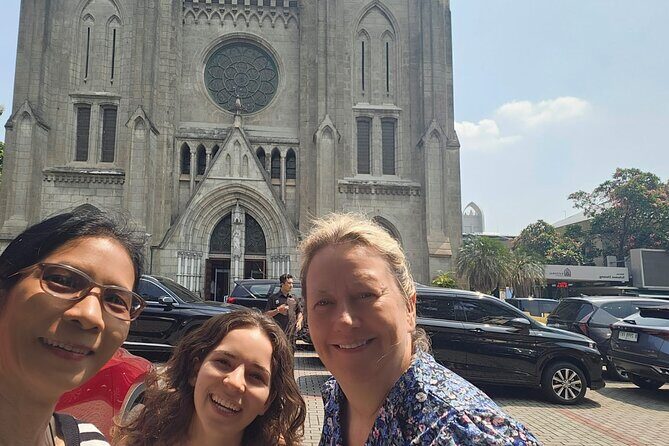 Jakarta Half Day Visit The Monument with Highlight City Tour - Authenticity and Guided Experience