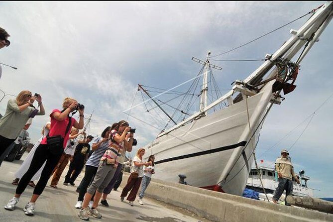 Jakarta Private Tour with local Guide & Lunch - Key Points