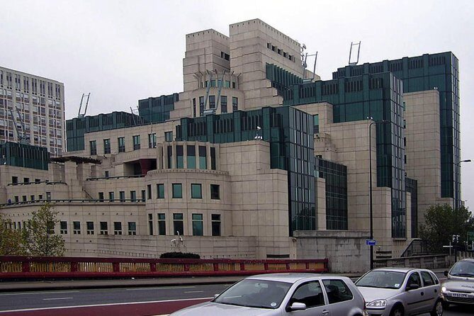James Bond Private Tour - Exploring the London James Bond Private Tour