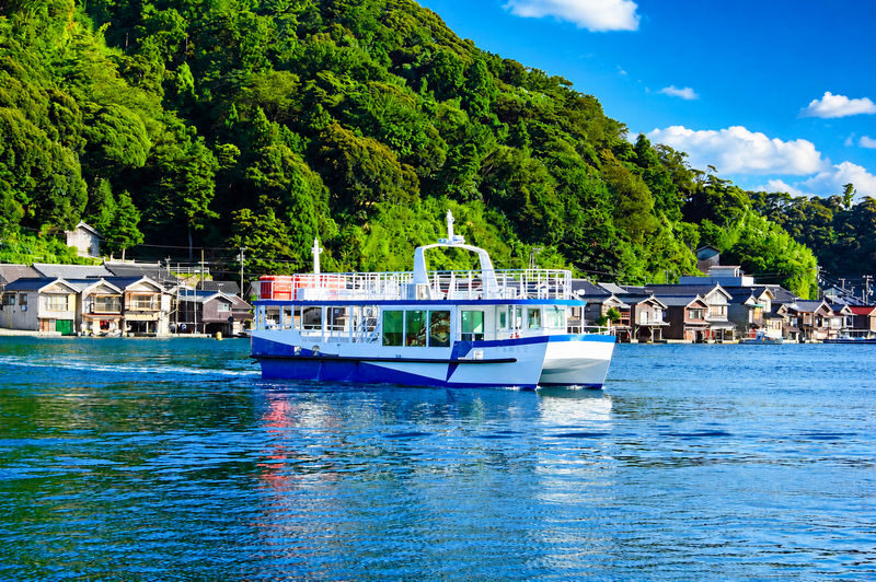 Japans Three Scenic Views & Kyoto by the Sea: Amanohashidate Cable Car + Ine Bay Boat Tour Day Trip (Departing from Osaka or Kyoto) - Guides, language and group size