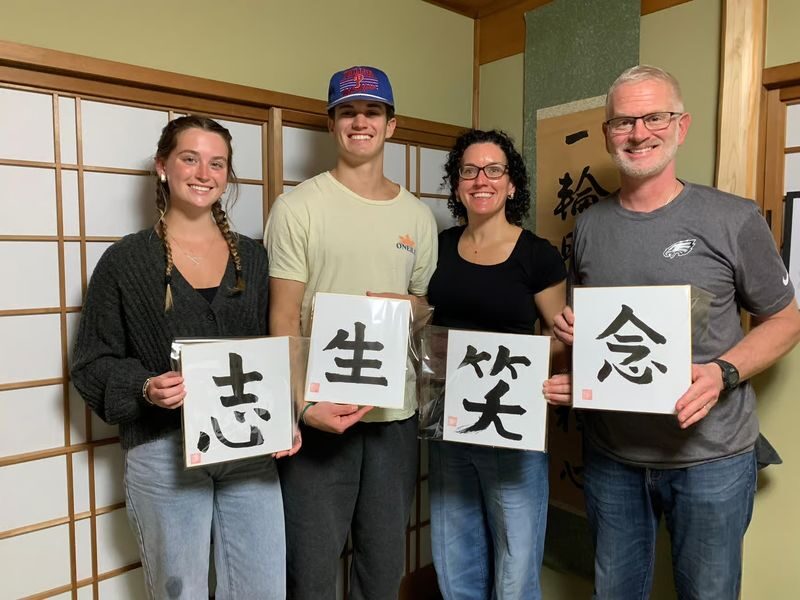 Japanese Calligraphy Class in Ninenzaka (Kyoto) - A traditional setting in Ninenzaka