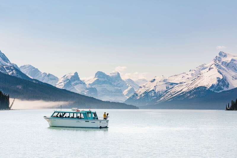 Jasper National Park: Maligne Lake Cruise With Guide - The Guides: Knowledge and Personality Matter