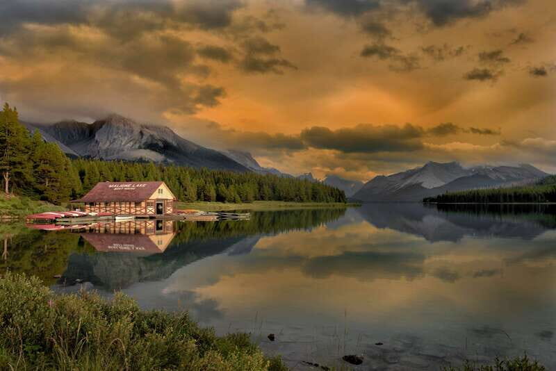 Jasper National Park: Maligne Lake Cruise With Guide - The Scenery: Visual Feast