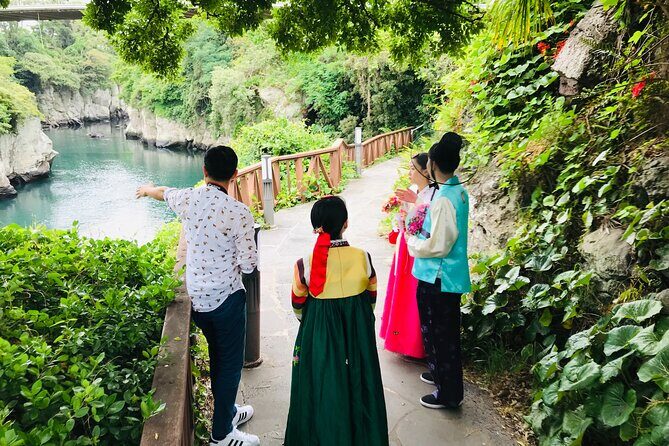 [Jeju] Hanbok Private guide tour & photo session in beautiful Yongduam rock, - A Unique Way to Experience Jeju: Hanbok Photo Session at Yongduam Rock