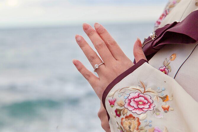 [Jeju] Hanbok Private guide tour & photo session in beautiful Yongduam rock, - Who Will Love This Tour?