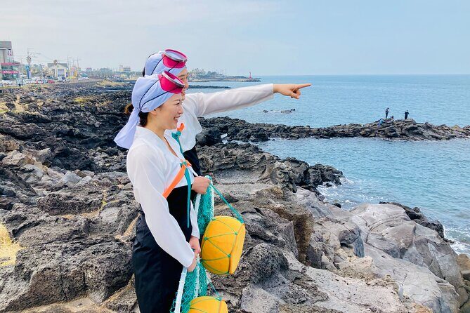 [Jeju] Private Photoshoot with Traditional pearl diver Haenyeo Costume - The Sum Up