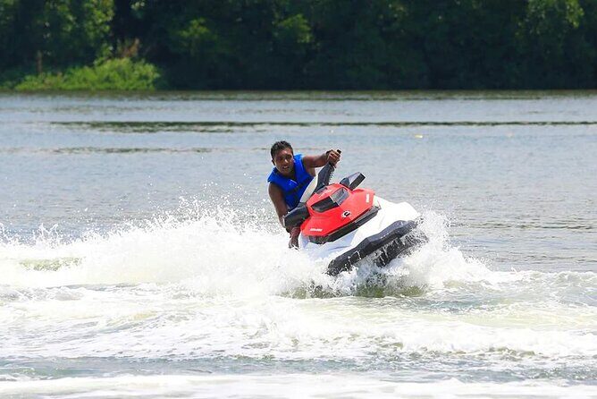 Jet Skiing in Bentota - Who Will Love This Experience?