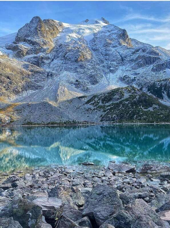 Joffre Lakes/ Hiking Day Trip - A Deep Dive into the Joffre Lakes Day Trip
