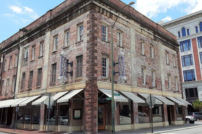 Johnson Square to Independent Presbyterian: A Self-Guided Audio Tour of Savannah - A Deep Dive into the Savannah Self-Guided Tour