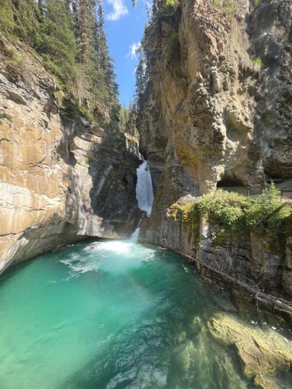Johnston Canyon: Banff National Park - An In-Depth Look at Johnston Canyon