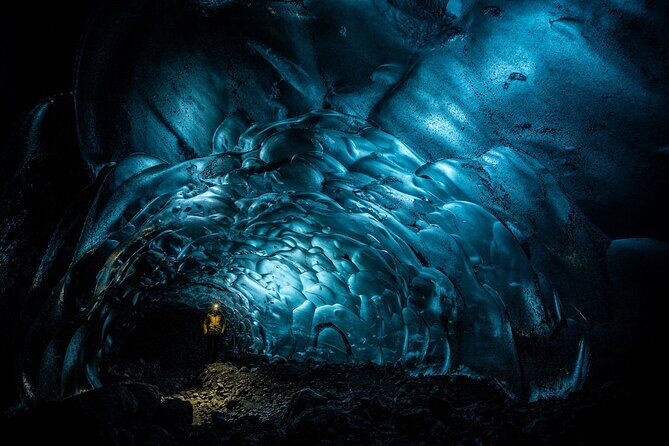 Jökulsárlón: Visit a Natural Blue Ice Cave - The Itinerary: From Lagoon to Ice Cave