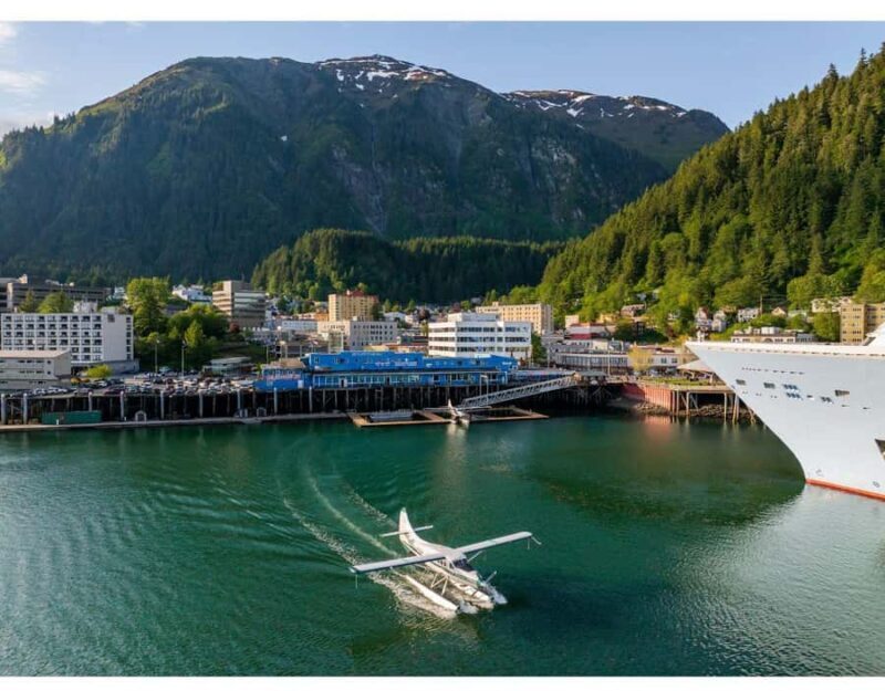Juneau: 5-Glacier Flightseeing Discovery by Seaplane - The Experience on Board