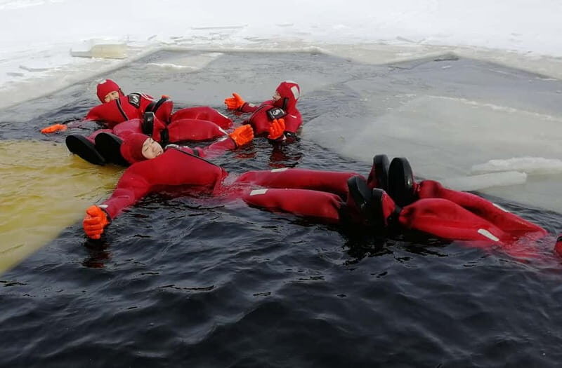 Jyvaskyla: Arctic Floating Experience - Jyvaskyla: Arctic Floating Experience — An Authentic Finnish Winter Thrill