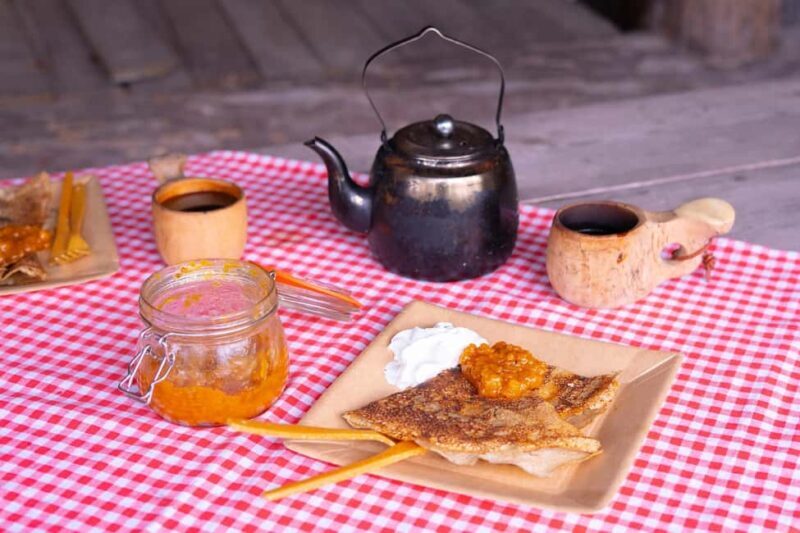 Jyväskylä: Cottage Day with Locals and Sauna & Campfire Food - Key Points