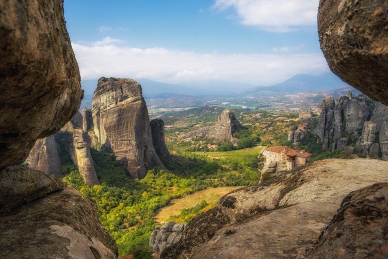 Kalabaka: Meteora Monasteries Minibus Tour with Photo Stops - Discover Meteora’s Monasteries with a Guided Minibus Tour from Kalabaka