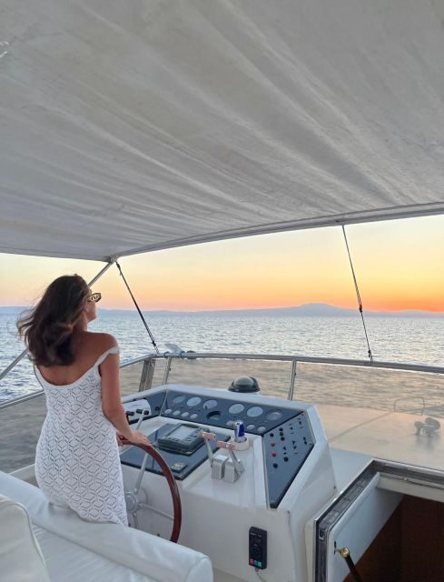 Kalamata: 2-hour Sunset cruise with local wine& fruit salads - Exploring the Kalamata Sunset Cruise