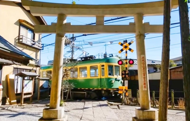 Kamakura All-Access | Gokuraku-ji Temple, Goryo Shrine, and Enoshima Island Day Trip - Kamakura Kokomae and the Slam Dunk crossing