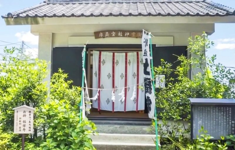 Kamakura All-Access | Gokuraku-ji Temple, Goryo Shrine, and Enoshima Island Day Trip - Gokurakuji’s wooden station and green tunnel