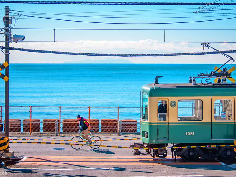 Kamakura Daibutsu & Enoden (free ticket) & Kamakura Koko-mae Station & Shonan Coast & Enoshima & Tsurugaoka Hachimangu Shrine One-Day Tour - Kamakura-koko-mae: a famous crossing beside the sea