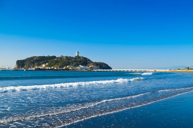 Kamakura Great Buddha & Tsurugaoka Hachimangu Shrine & Enoshima & Kamakura High School One Day Tour | Depart from Tokyo - Enoden to Kamakurakokomae Station