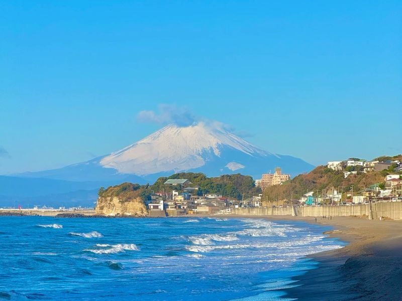 Kamakura High School "Slam Dunk" Filming Location + Enoshima Island + Atami Fireworks Instagram-Worthy One-Day Tour (From Tokyo) - The Kamakura stop needs realistic expectations