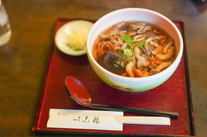 Kamakura Historical Walking Tour with the Great Buddha - Lunch and the coastal setting at Hasedera