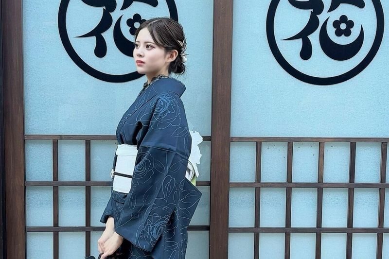 Kamakura, Japan | Popular Kimono Rental Experience (by Rika Wafuku) - The fitting takes longer than the dressing itself