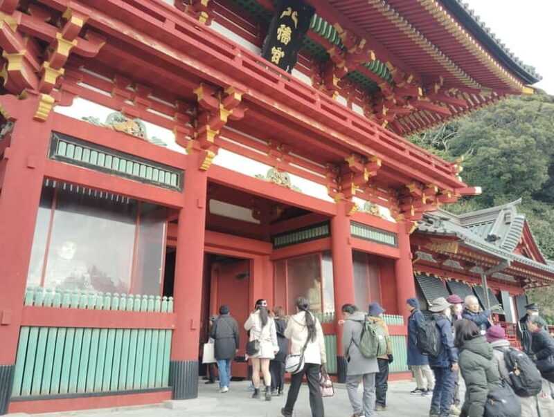 Kamakura: Tsurugaoka Hachimangu & Komachi Street Tour - Discovering Kamakura’s Spiritual Core at Tsurugaoka Hachimangu Shrine