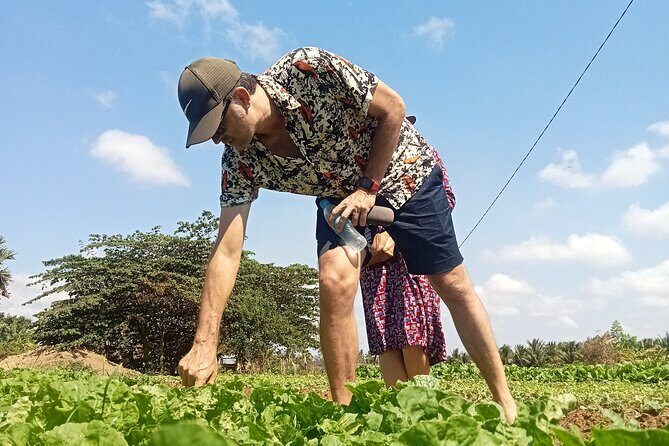 Kampot/Cambodia pepper farm . Cave. lake. Kep Crab market & more. - Key Points