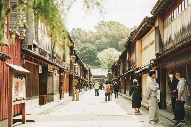 Kanazawa Art Walk Creative Worlds and Hidden Corners - Meta Description: