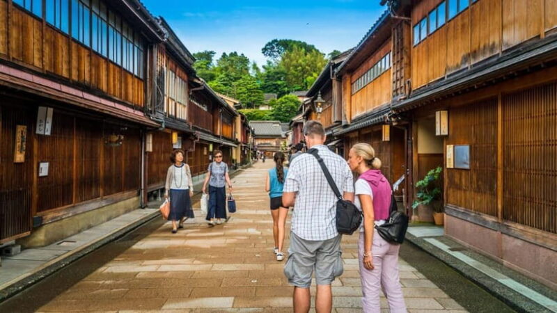 Kanazawa: City Highlights & Hidden Gems Private Walking Tour - Exploring Kanazawa’s Top Highlights with a Local Guide