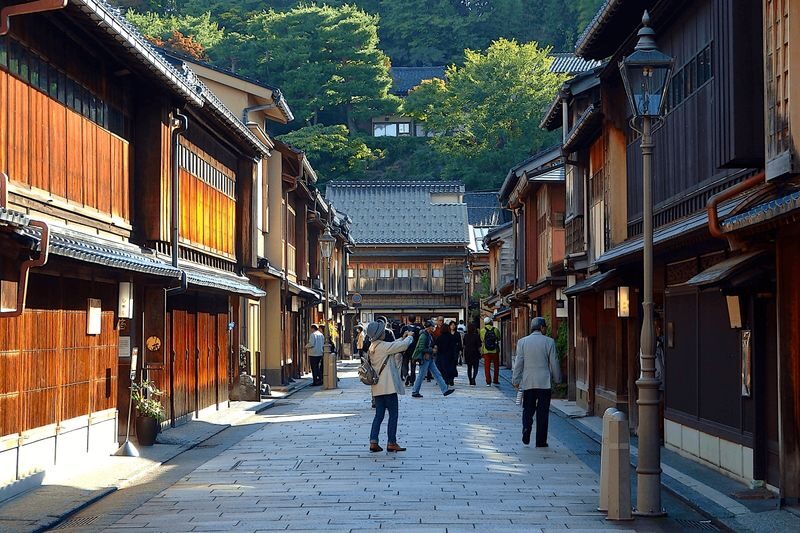 Kanazawa City, Nagamachi, Gyokusen-en, & Higashi Chaya District Tour - Meeting at Kanazawa Station