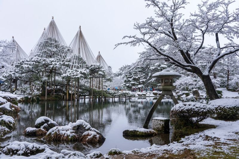 Kanazawa Half Day Historical Photo Spot Walking Tour - Kenroku-en sets the pace