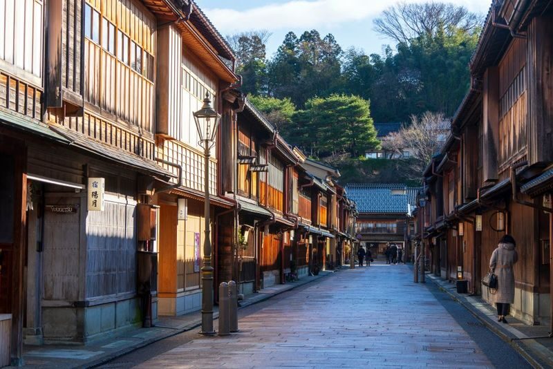 Kanazawa Half Day Historical Photo Spot Walking Tour - Kazuemachi is a small district worth slowing down for