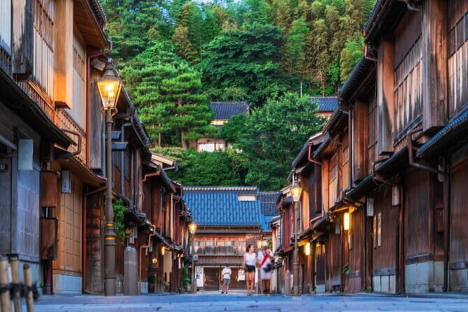 Kanazawa Half Day Private Tour - Castle, Garden, Geisha District - FAQ