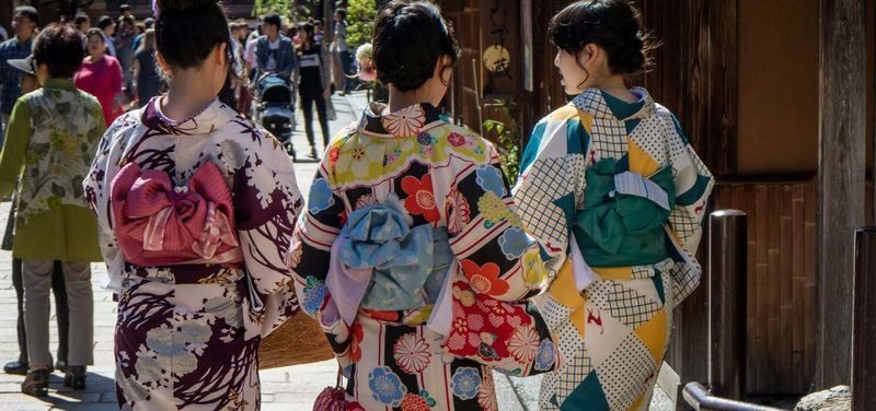 Kanazawa Private & Personalized Hidden Gems Walking Tour - Kazuemachi and the Asano River: a slower pause