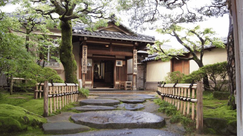Kanazawa: Samurai Residence Remains Nomura Family admission - Key Points