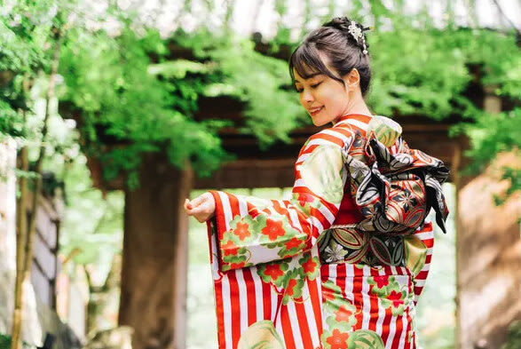 Kanazawa Snapshot Photography Experience (Ishikawa) - Photo Delivery: More Than 100 Originals, Then 10 Retouched
