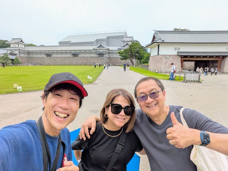 Kanazawa Walking Tour: Garden, Castle, Samurai & Geisha+Taxi - Kenrokuen: a garden with room to pause