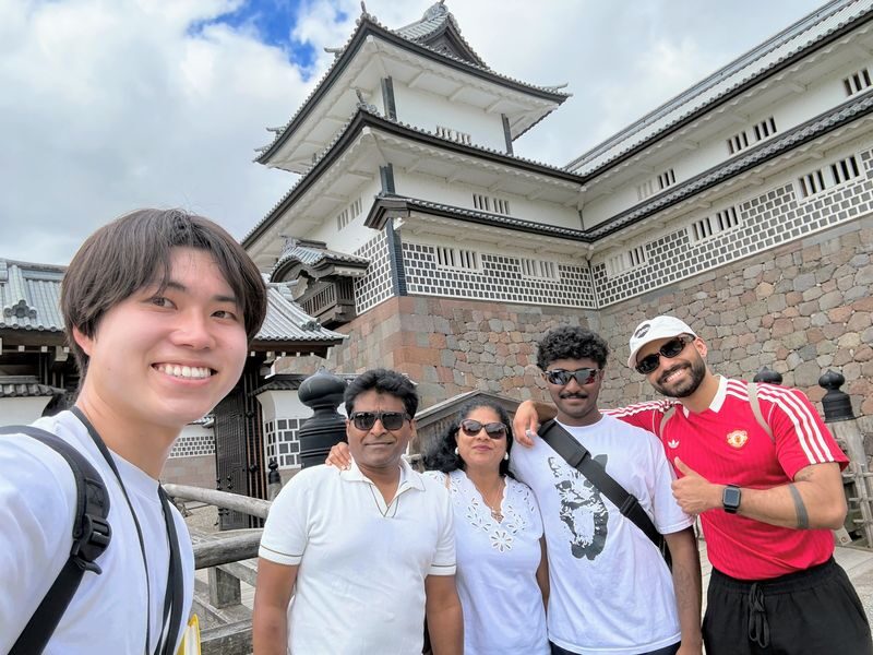 Kanazawa Walking Tour: Garden, Castle, Samurai & Geisha+Taxi - Nagamachi: samurai streets and Nomura House