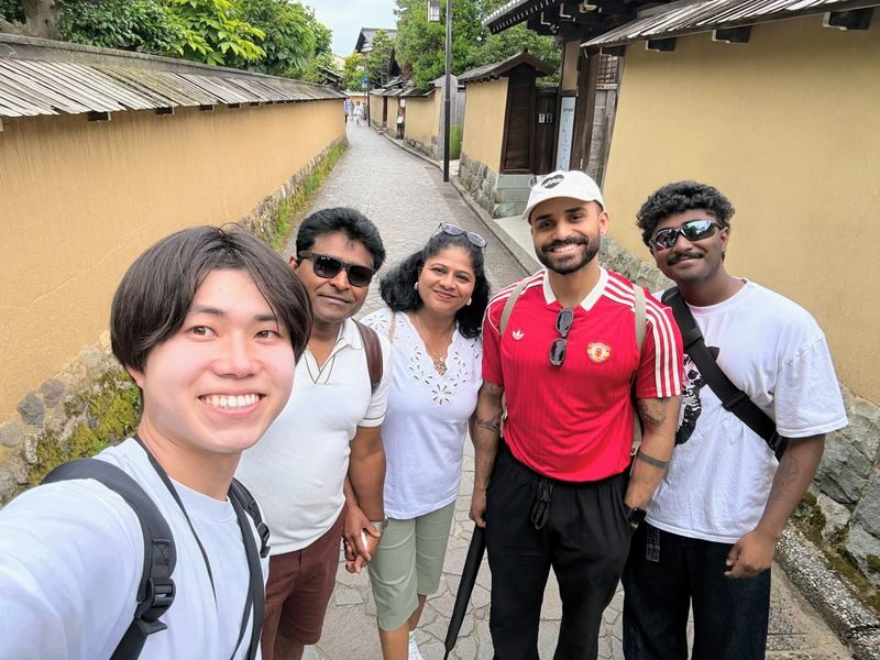 Kanazawa Walking Tour: Garden, Castle, Samurai & Geisha+Taxi - The taxi ride: a practical break in the route