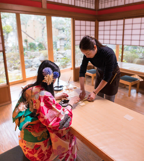 Kanazawa Walking Tour: Gold Leaf, Japanese Sweets and Ninja Stars - At a glance