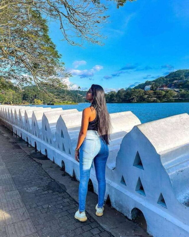 Kandy: 2-Day Tour Kandy ,Ambuluwawa Tower with Accommodation - FAQs