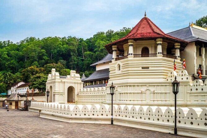 Kandy City Sightseeing Tour by Tuk Tuk - FAQ