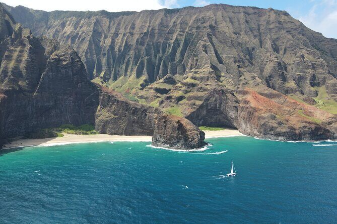 Kanoa Yacht Charter: 2-Hour Sail off Waikiki - A Deeper Look at the Experience