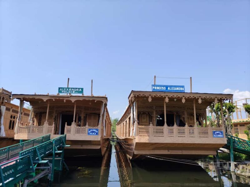 Kashmir Houseboat Tour Package for 3 Days - A Deep Dive Into the Kashmir Houseboat Tour