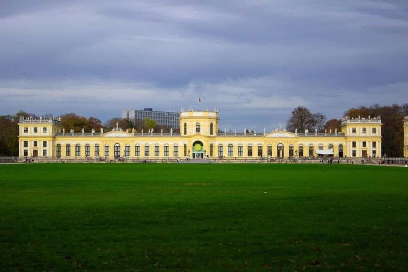 Kassel: Express Walk with a Local in 60 minutes - Key Points