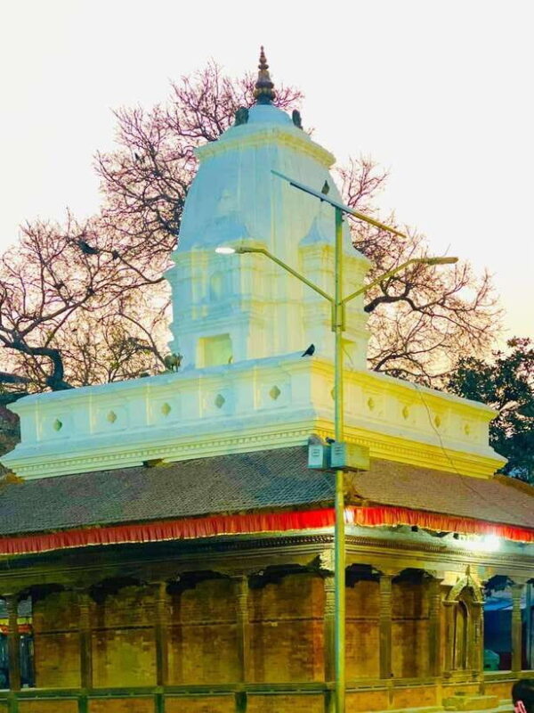 Kathmandu: Durbar Square, Ason Market & Kathe Simbu Stupa - Exploring Kathmandu on Foot: A Balanced and Authentic Journey