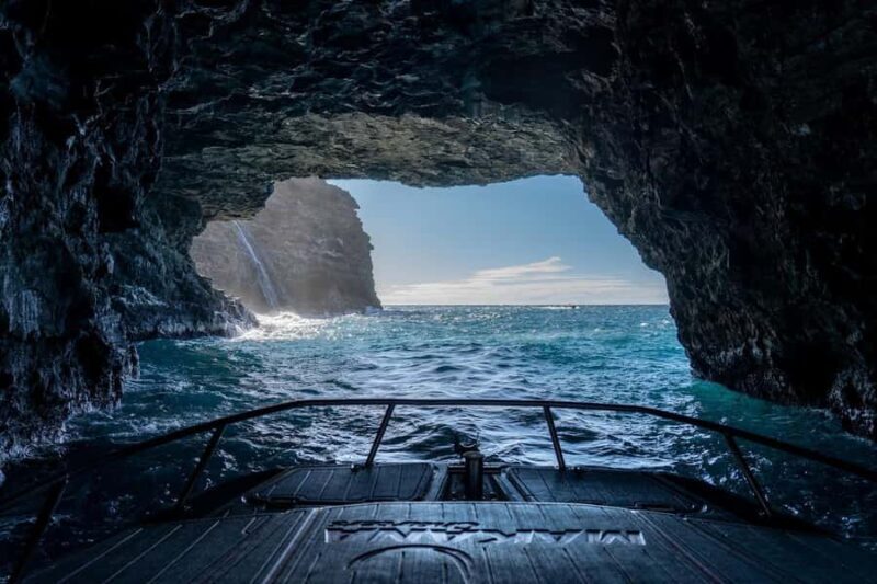 Kauai: Na Pali Coast Boat Tour with Cultural Captain & Crew - Key Points